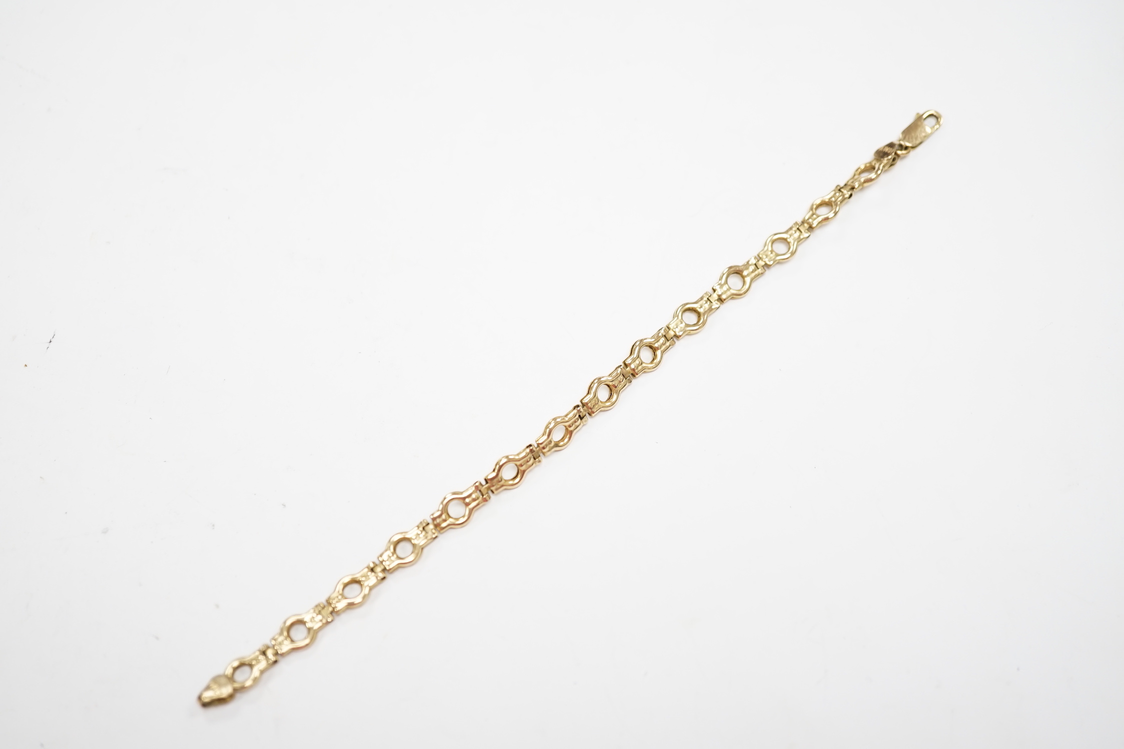 A modern Italian 9ct gold bracelet, 18.3cm, 5.8 grams.